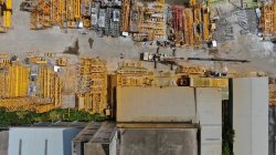 東莞市生態環境局無人機航拍沙田鎮企業未批先建、噴漆廢氣直排！